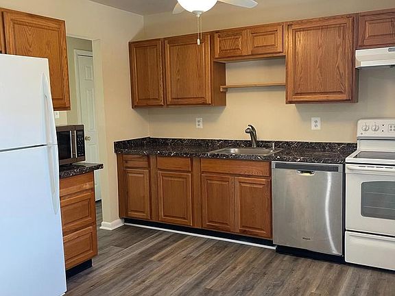 3rd image of 6423 Lancaster Dr