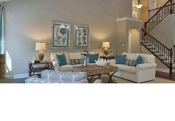 3rd image of 636 Southerness Dr