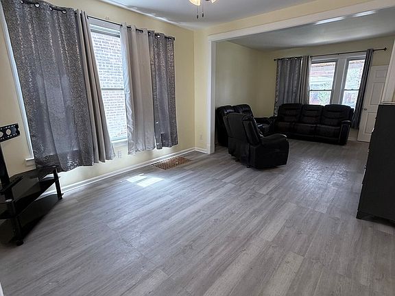 4th image of 1435 S 57th Ave
