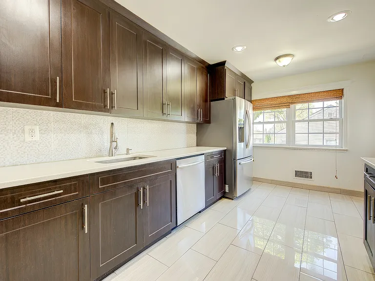 55 Duncan Dr W — Photo 9