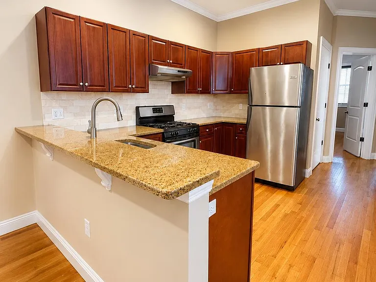 547 Sayre Ave #214 — Photo 2