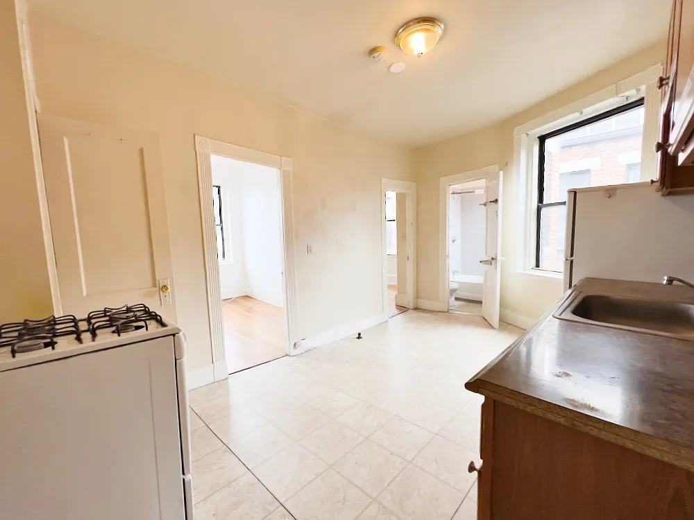 2 bed, 750 sqft, $3,600 — Photo 3
