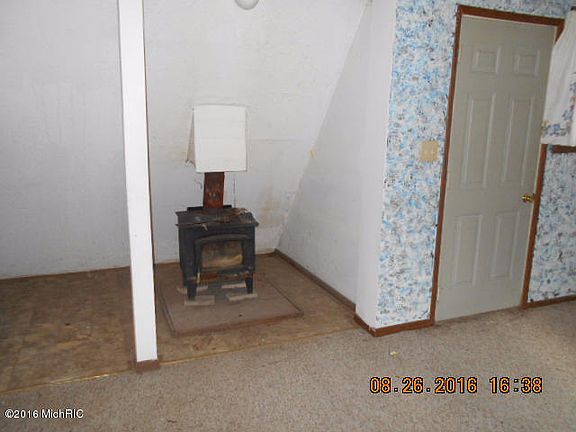 4th image of 5647 Broadway St