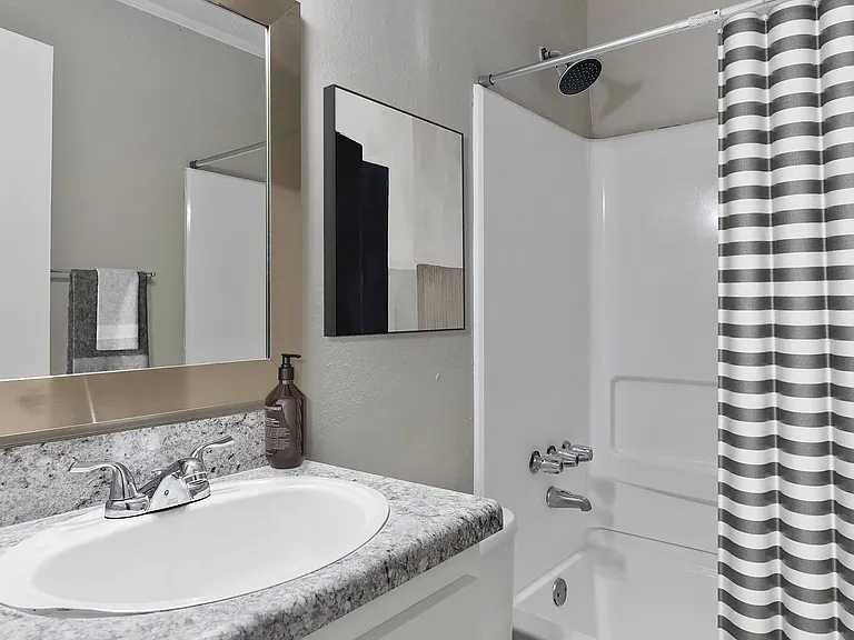 Midtown Oaks Townhomes — Photo 10
