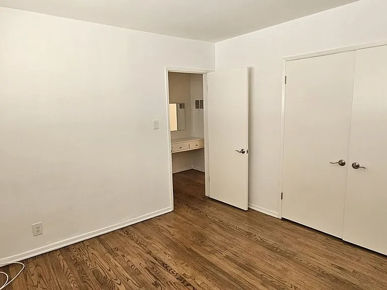 1227 S Holt Ave — Photo 12