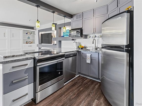 3rd image of 1001 W Jefferson Ave #2H