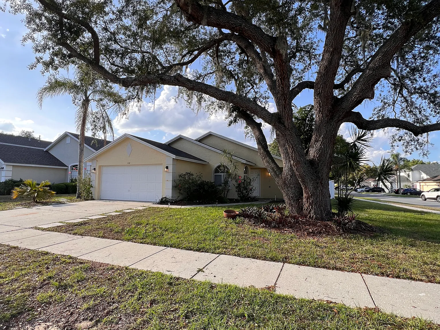 3 bed, 1219 sqft, $2,300 — Photo 1