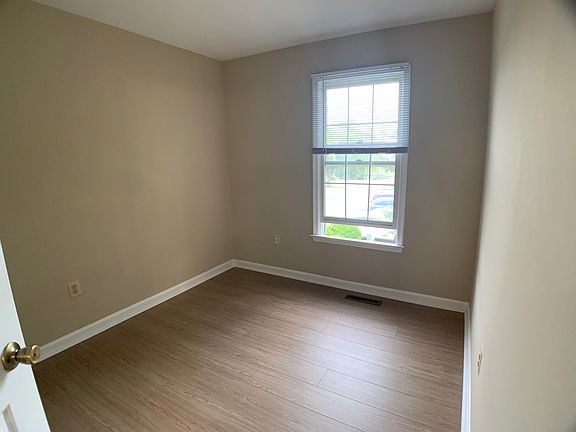 4th image of 8684 Manahan Dr