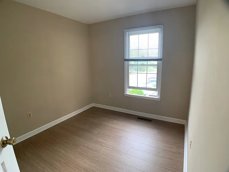 8684 Manahan Dr — Photo 4