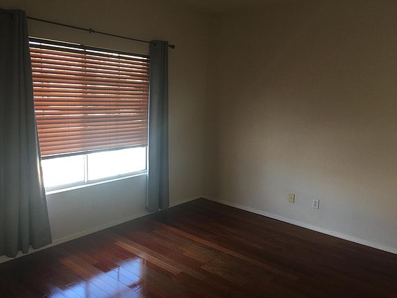 3rd image of 27927 Crown Court Cir