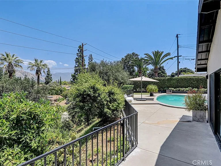 832 N Oceanbluff Ave — Photo 49