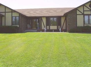 611 W Washington St, Marshfield, MO 65706