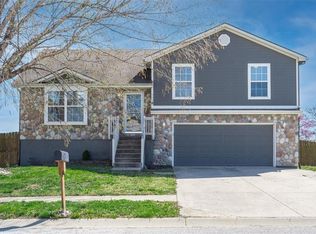 505 N Harding St, Oak Grove, MO 64075