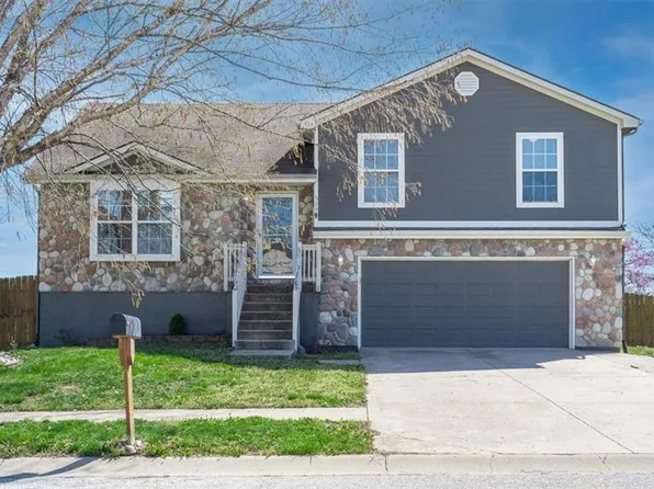 505 N Harding St, Oak Grove, MO 64075