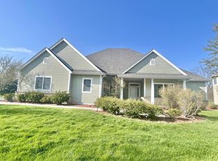 1826 Springhouse Dr, Oconomowoc, WI 53066