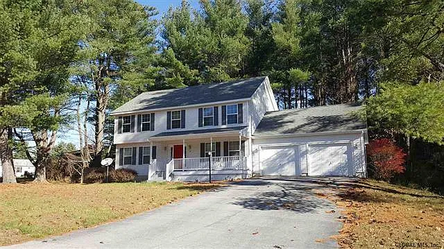 4 bed, 2.5 bath, 2120 sqft, $3,995 — Photo 2