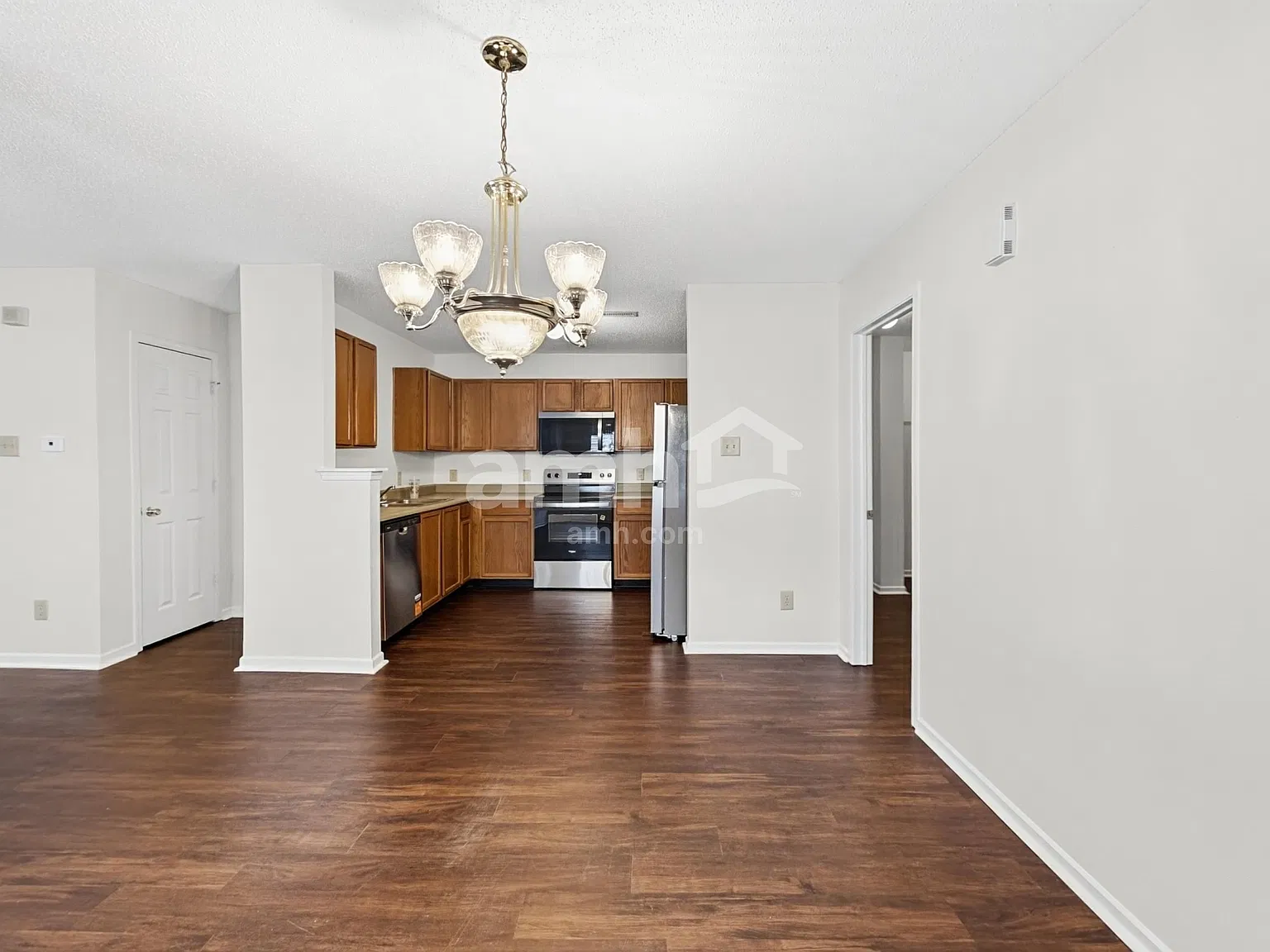 3 bed, 2.5 bath, 2122 sqft, $1,875 — Photo 3