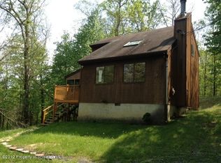214 Rabbit Ct, Bushkill, PA 18324
