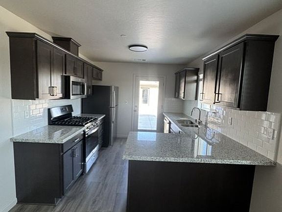 3rd image of 2377 Oakmont Cir