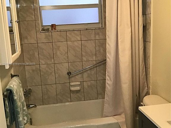 3rd image of 4140 NW 44th Ave APT 203