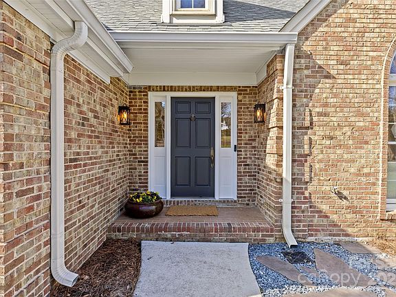 2nd image of 6526 Scarlet Oak Ln