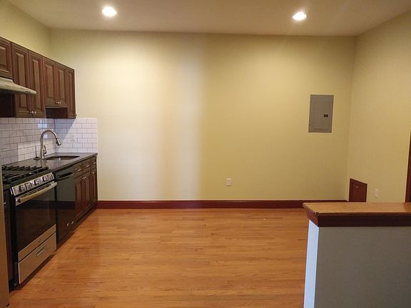 3rd image of 334 N 13th St #401