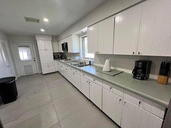 5th image of 2217 NW 4th Avenue