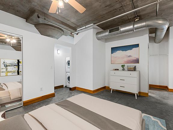 5th image of 2615 Washington Blvd #402