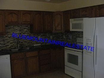 2nd image of 28 Stanford St