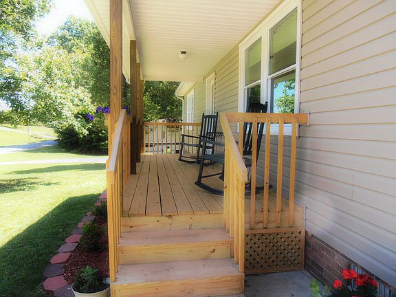 5th image of 4505 Greenwood Dr