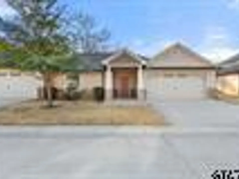 815 E Grande Blvd #D-104