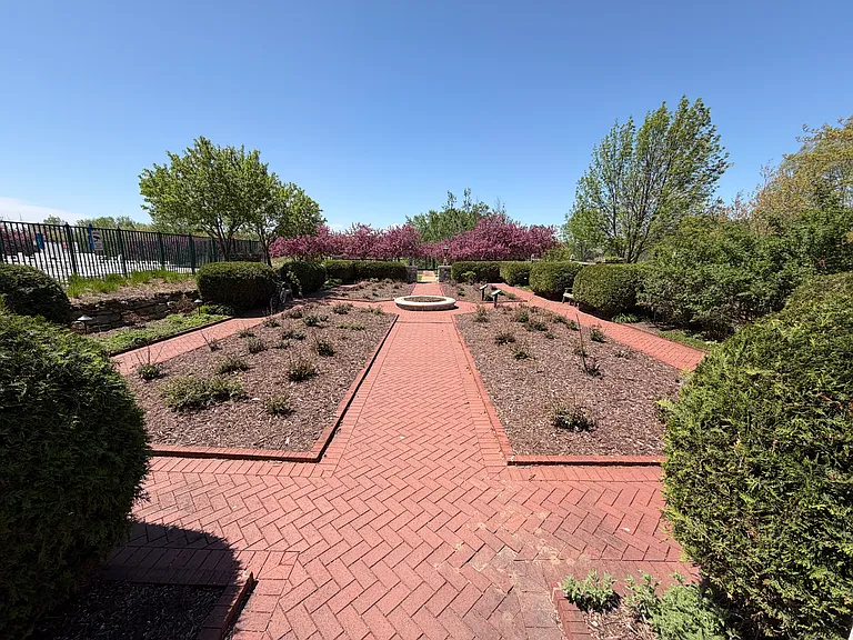 11007 Oak Grove Cir #B — Photo 30