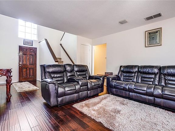 5th image of 937 Kings Cross Dr