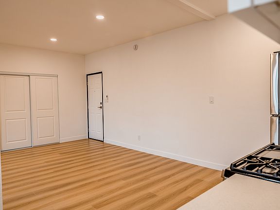 5th image of 4521 Hollywood Blvd #5