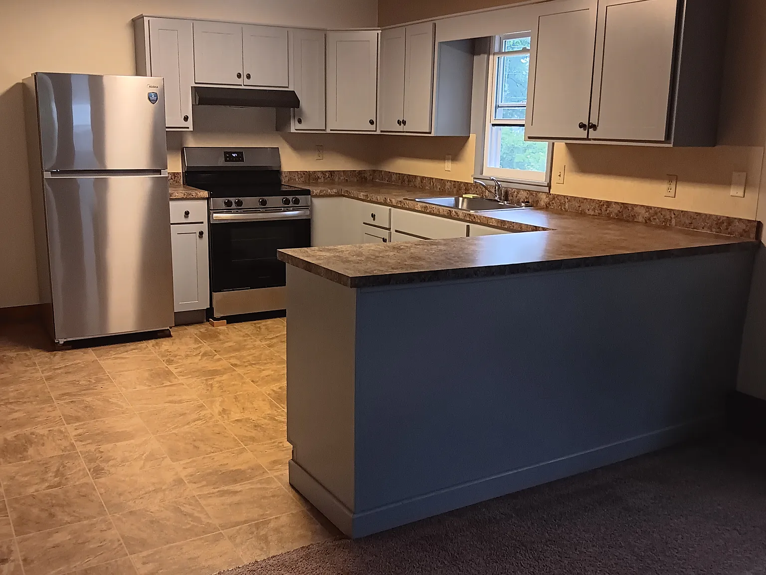 2 bed, 950 sqft, $1,200 — Photo 2