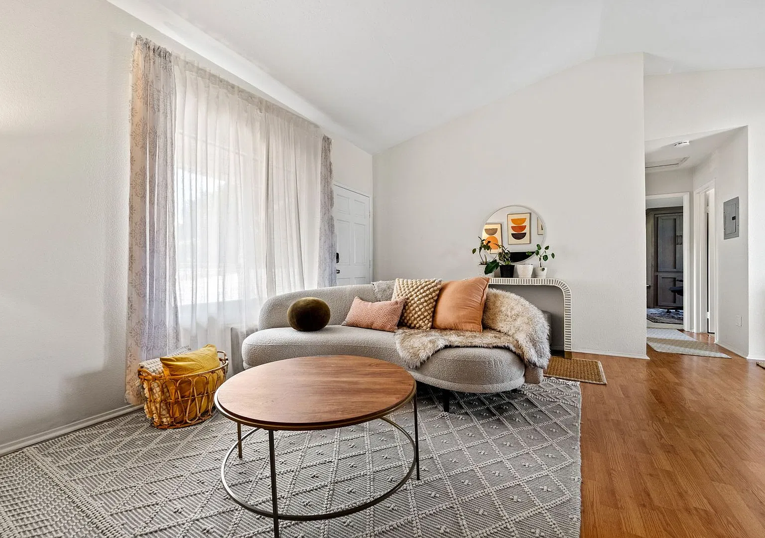Furnished Condo in North Park — Photo 2