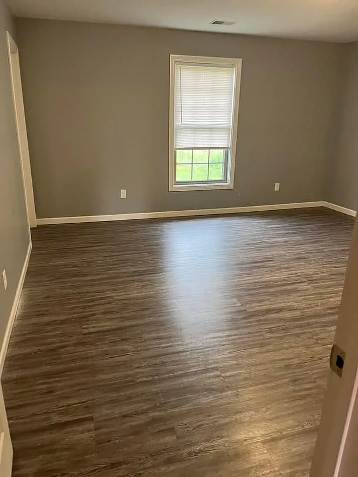 3 bed, 1300 sqft, $1,300 — Photo 4