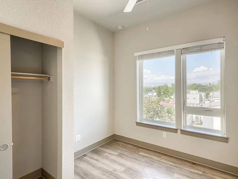 4923 King St — Photo 140