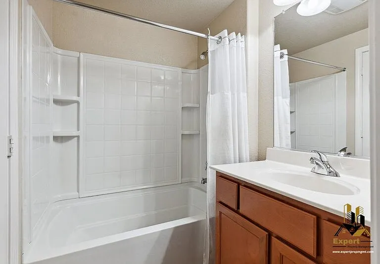 900 Moon Cir #922 — Photo 17