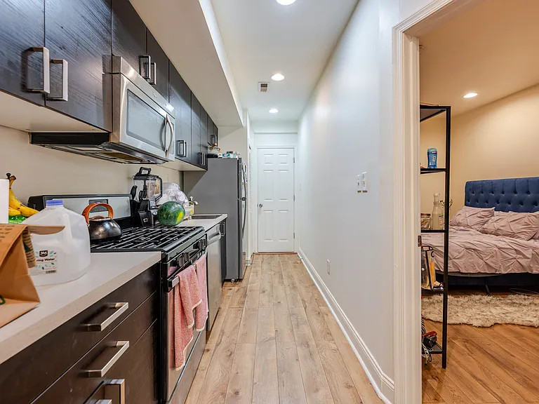 1909 M St NE #2 — Photo 8