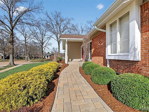 5th image of 15424 Country Ridge Dr