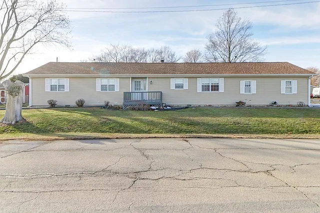 105 N Schluter St photo 1