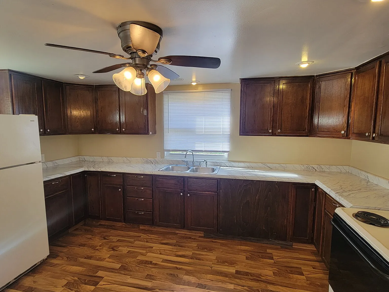 2 bed, 1.0 bath, $950 — Photo 4