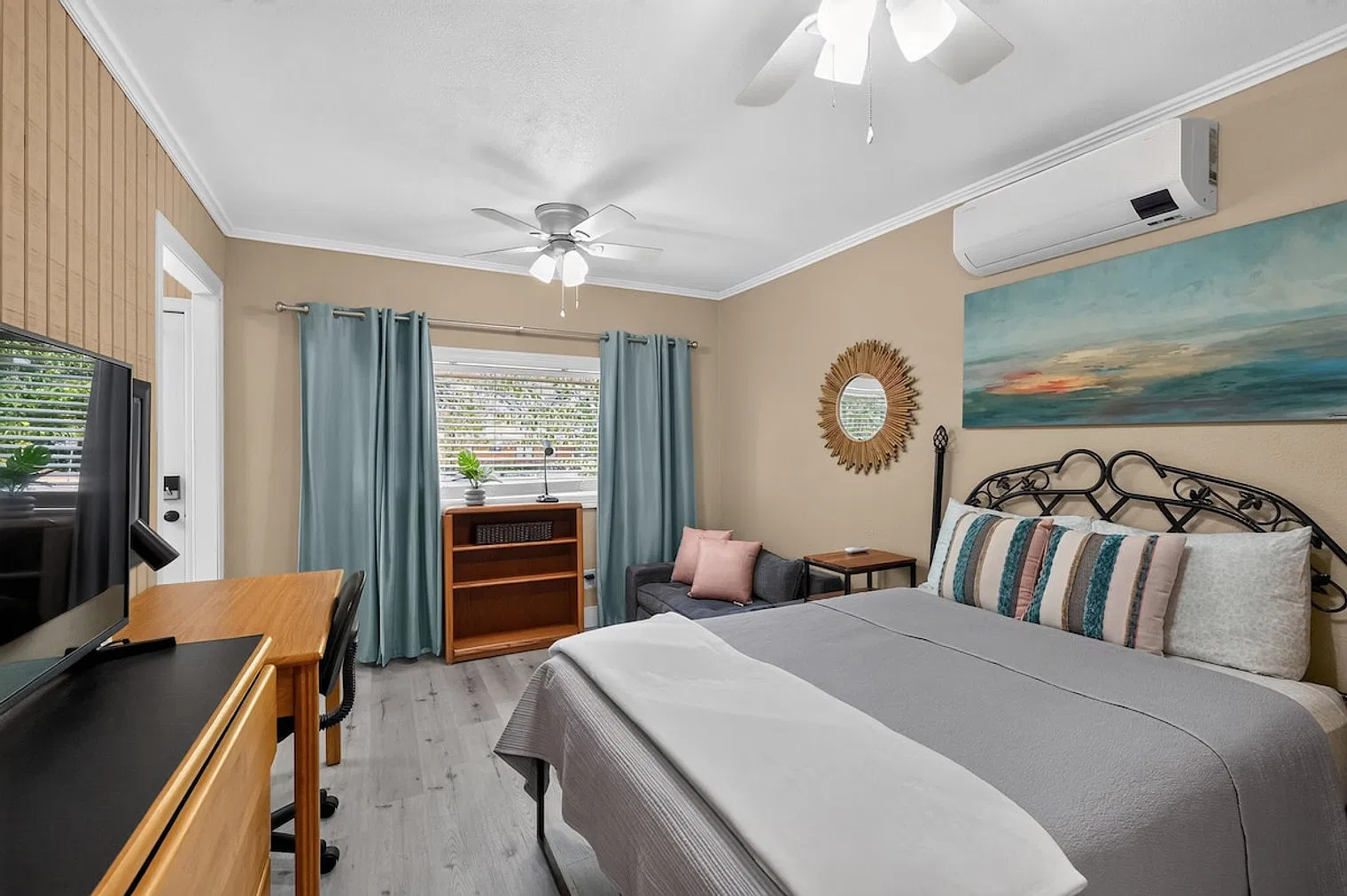 1 bed, 1.0 bath, 645 sqft, $2,481 — Photo 2