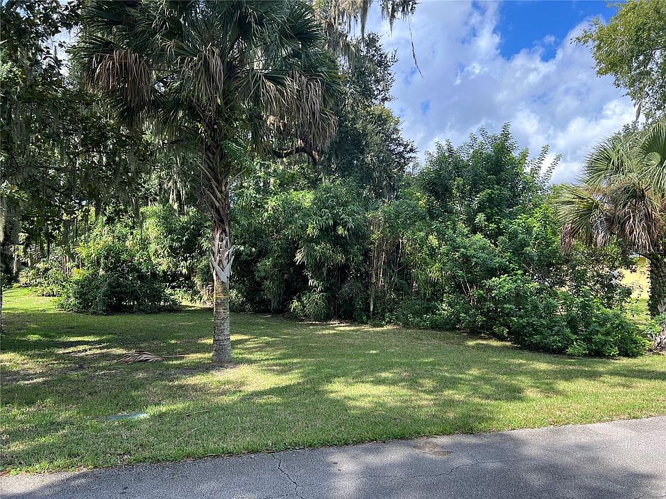 1st image of 2942 Woodland Dr
