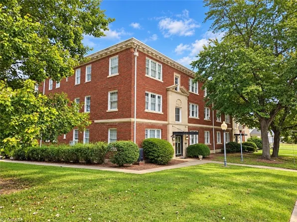 906 W Market St APT B1, Greensboro, NC 27401