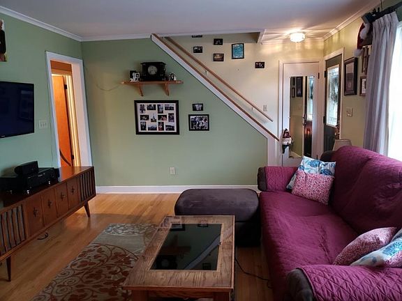 3rd image of 19 Sharon St