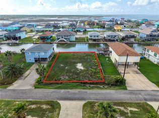 177 Sailfish Dr, Rockport, TX 78382