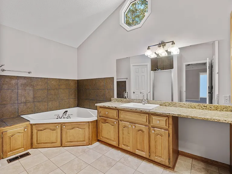 22 Country Club Dr — Photo 18