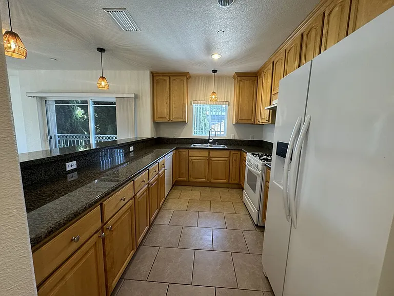 4077 Inglewood Blvd — Photo 31